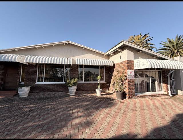 4 BEDROOM FREEHOLD FOR SALE IN NEWCASTLE CENTRAL